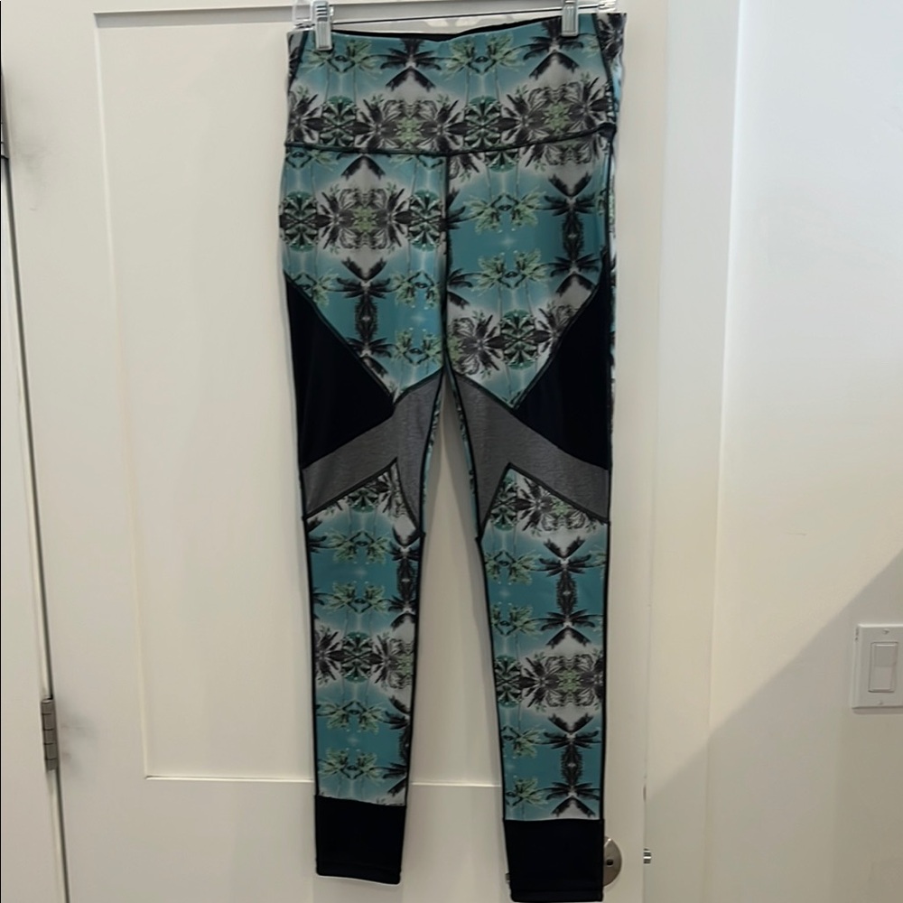 Sweat Betty womens Patterned Leggings in Size Large